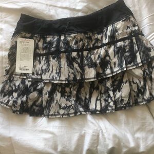 BNWT Run Pace Setter skirt lululemon size 12 tall